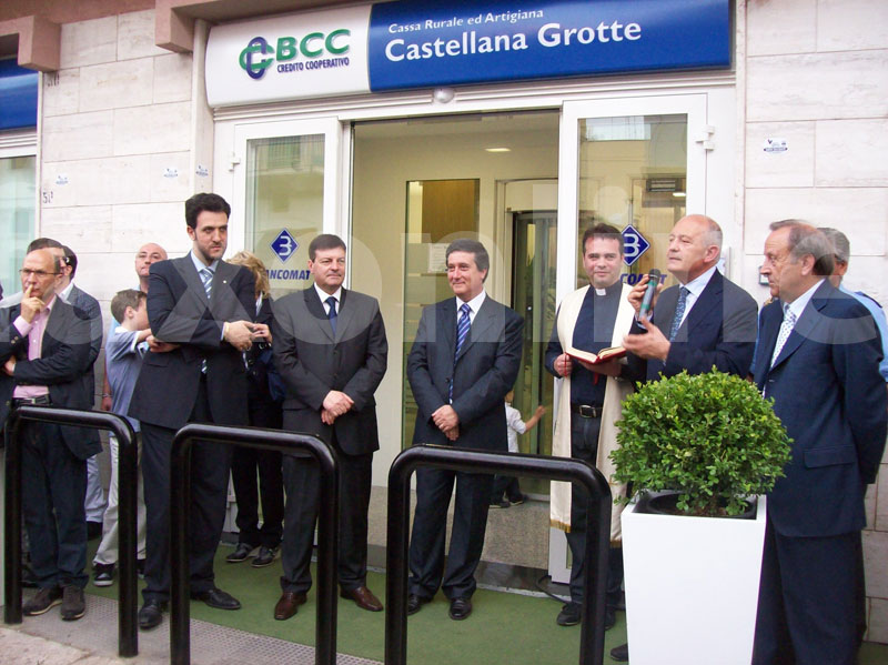 La Bcc Di Castellana Grotte Apre Anche A Mola Faxonline It