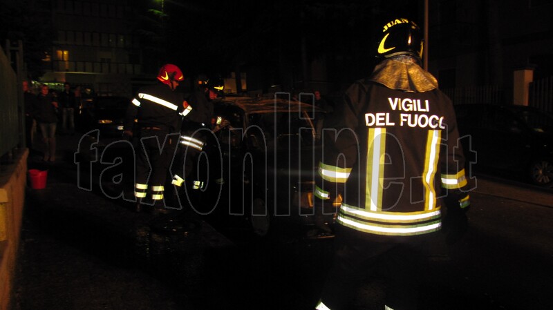 auto_in_fiamme_novembre_2011_3