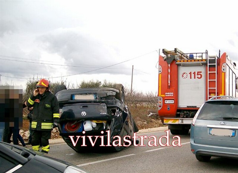 fotovivilastrada-25.12.2011-s.s.172-km.13.800_-2_feriti__putignanesi-118-vv.f.turno_A_putignano_16