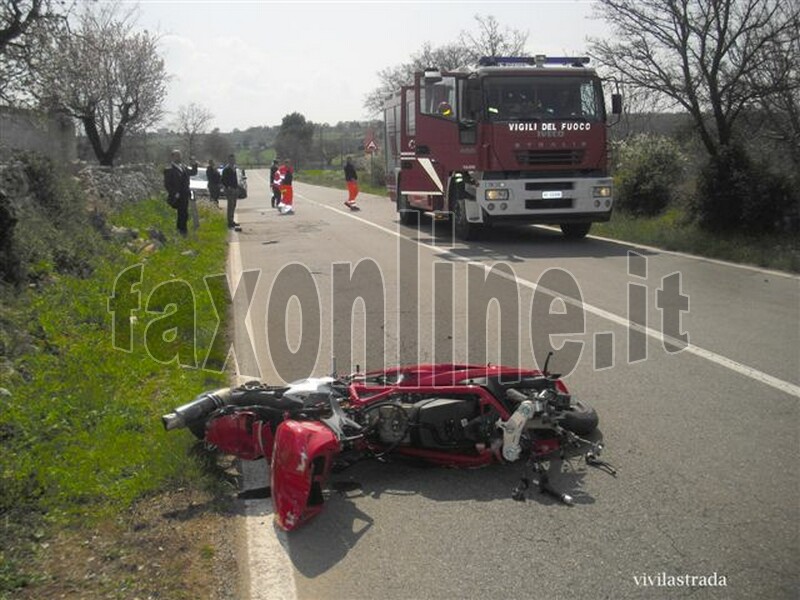 fotoVIVILASTRADA-25.3.2012-ore_1300_SP-ALBEROBELLO_MONOPOLI_-INCIDENTE_MORTALE_20