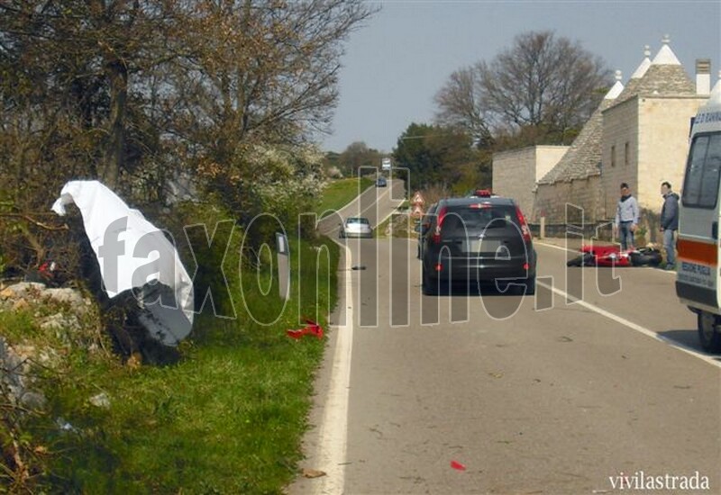 fotoVIVILASTRADA-25.3.2012-ore_1300_SP-ALBEROBELLO_MONOPOLI_-INCIDENTE_MORTALE_9