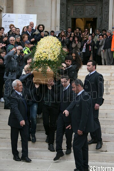 foto_2cinforma_luscita_dalla_basilica_dei_santi_medici