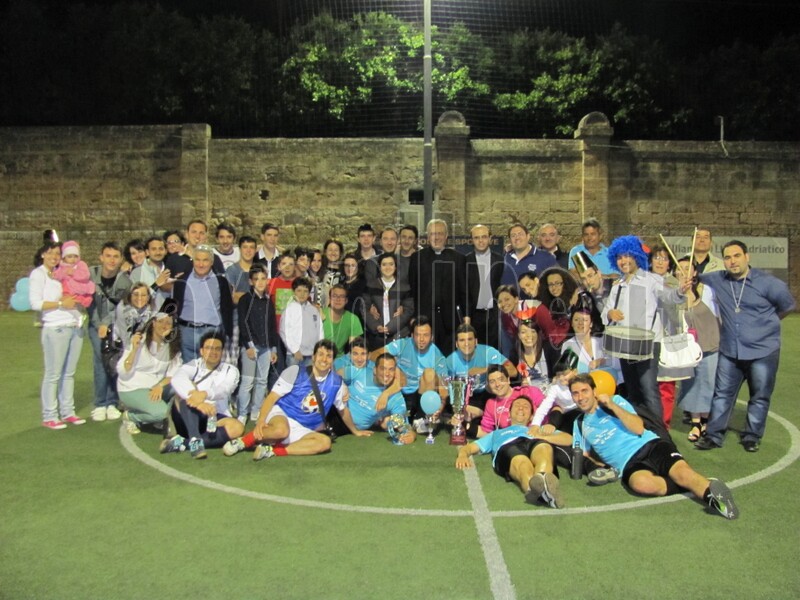 foto_finale_supporter_e_squadra_sacro_cuore