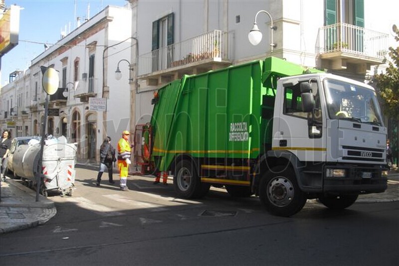 Foto_2cinforma__putignano_emergenza_rifiuti_1