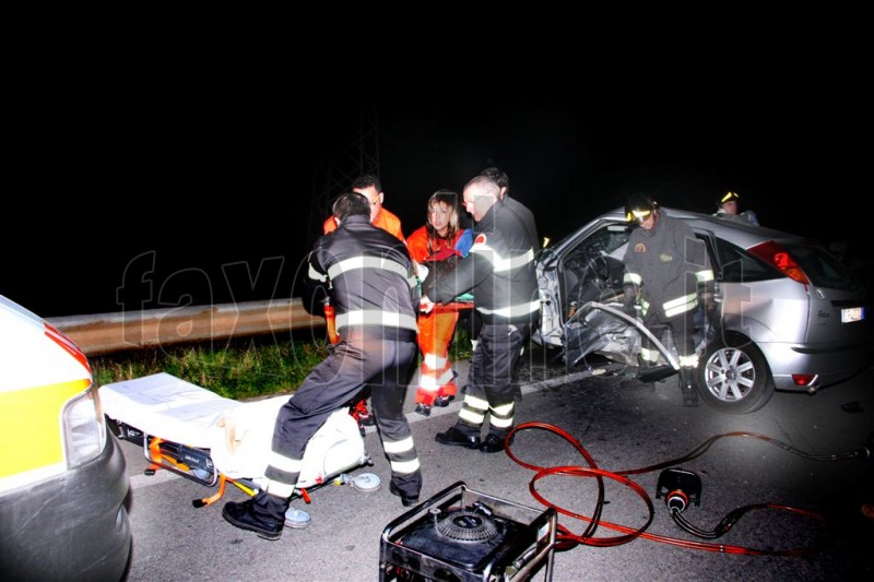 incidente_putignano_sammichele_ferita_ragazza