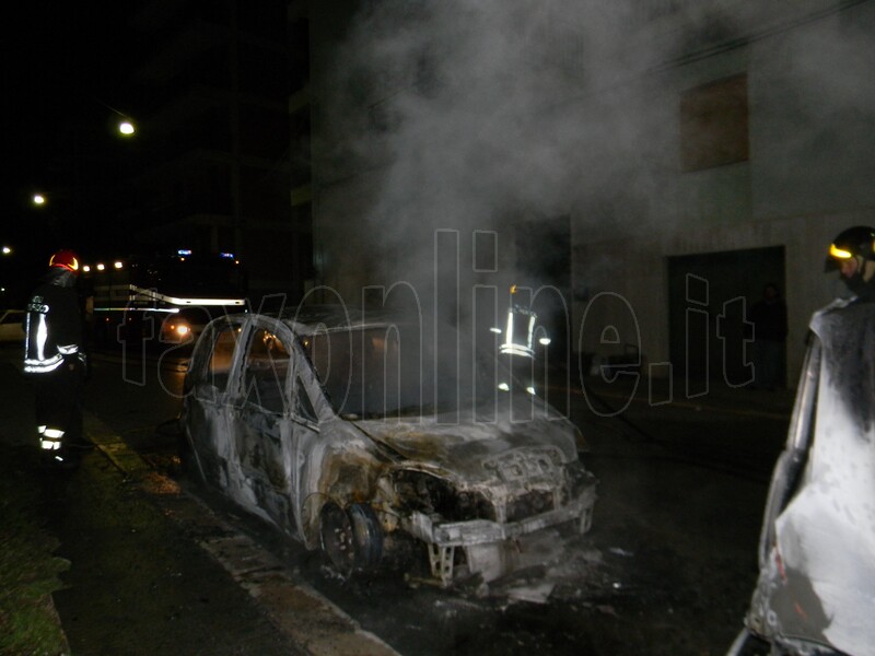 auto incendiate 4 febbraio (2)