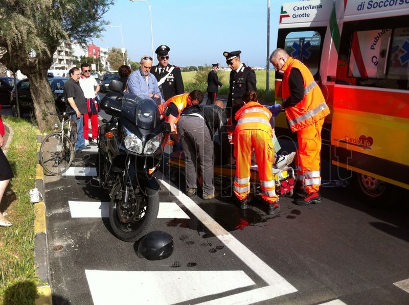 auto_contro_moto_viale_europa_unita