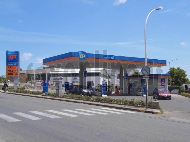 stazione_di_benzina_via_cast