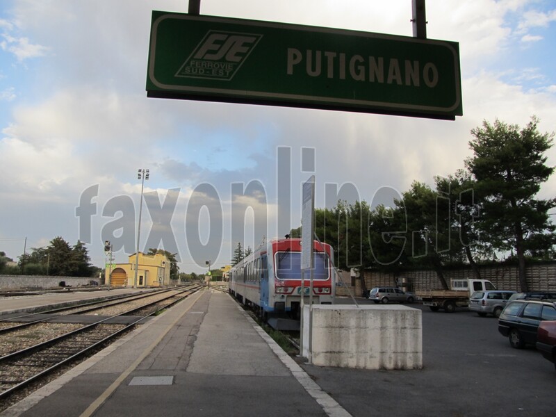 treno stazione putignano