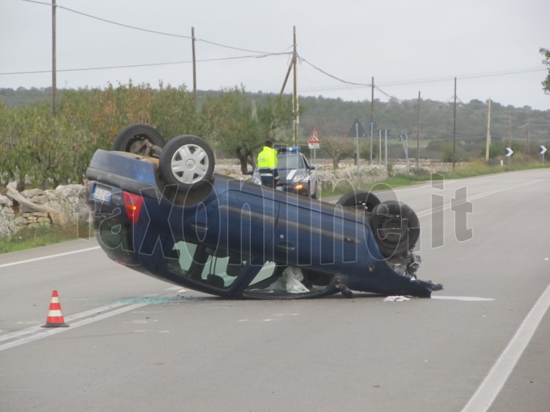 incidente auto capovolta