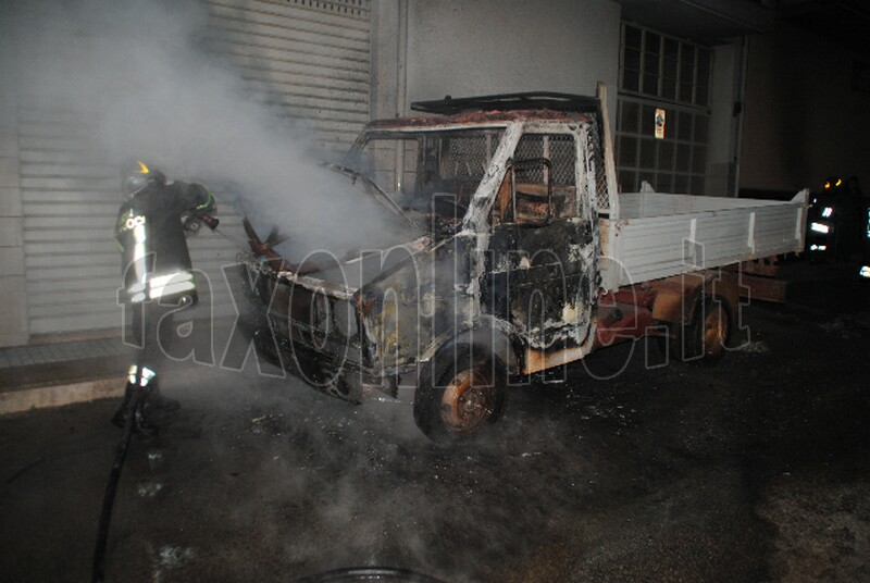 Via Carlo Guglielmi 45 Terni Via Guglielmi, furgone in fiamme nella notte - Faxonline.it