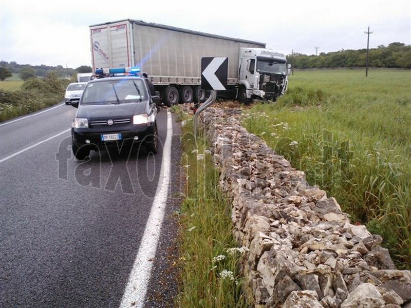 camion fuori strada-noci