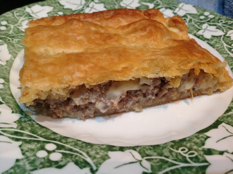 pizza rustica di carne e mozzarella