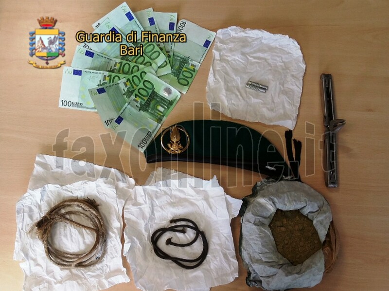 foto1 sequestro materiale esplodente e banconote contraffatte