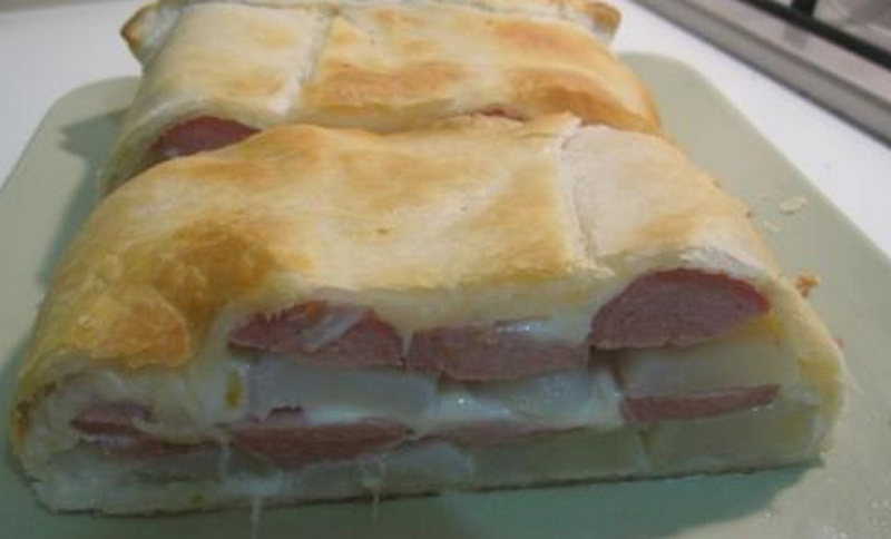 rustico con patate wurstel e mozzarella