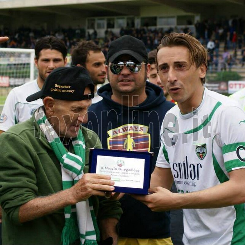 Colino-premiato-dai-tifosi