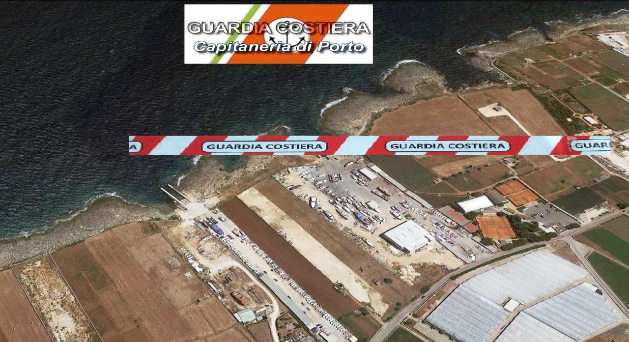 Vista aerea Cantieri Navali Monopoli con Logo