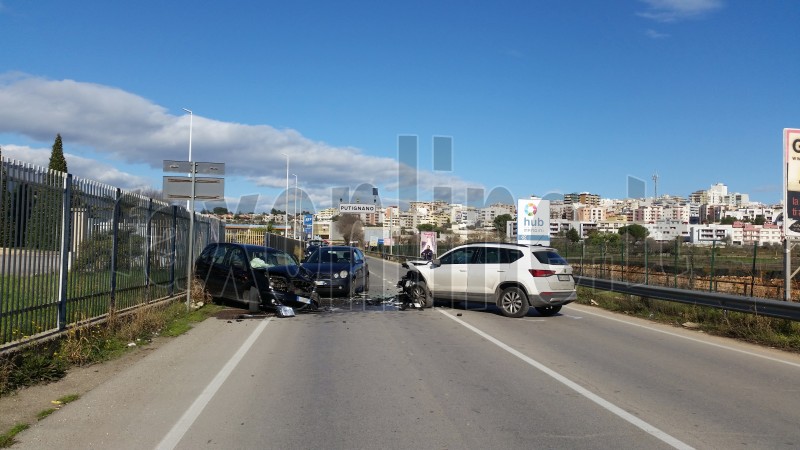 incidente via noci 3 auto