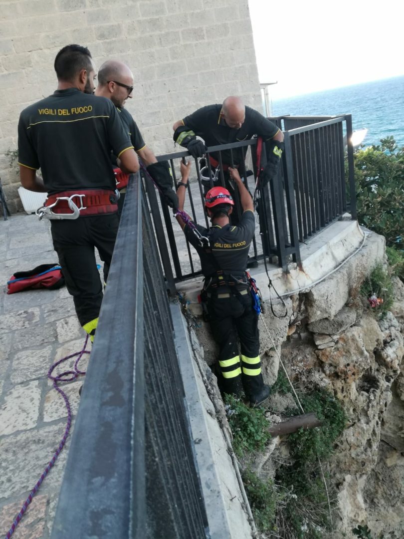 chiavi scogliera polignano vigili fuoco