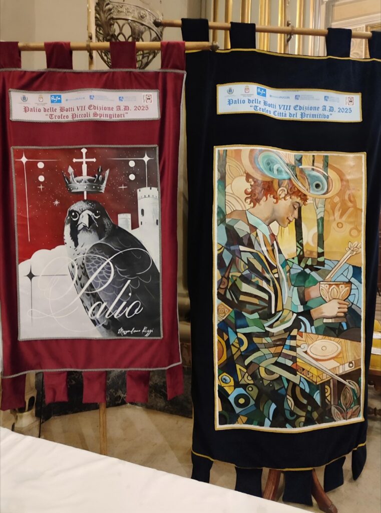 Stendardi del palio dei botti nella chiesa madre di Gioia del colle