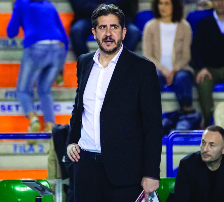Passaro, allenatore della squadra di pallavolo di Gioia del Colle