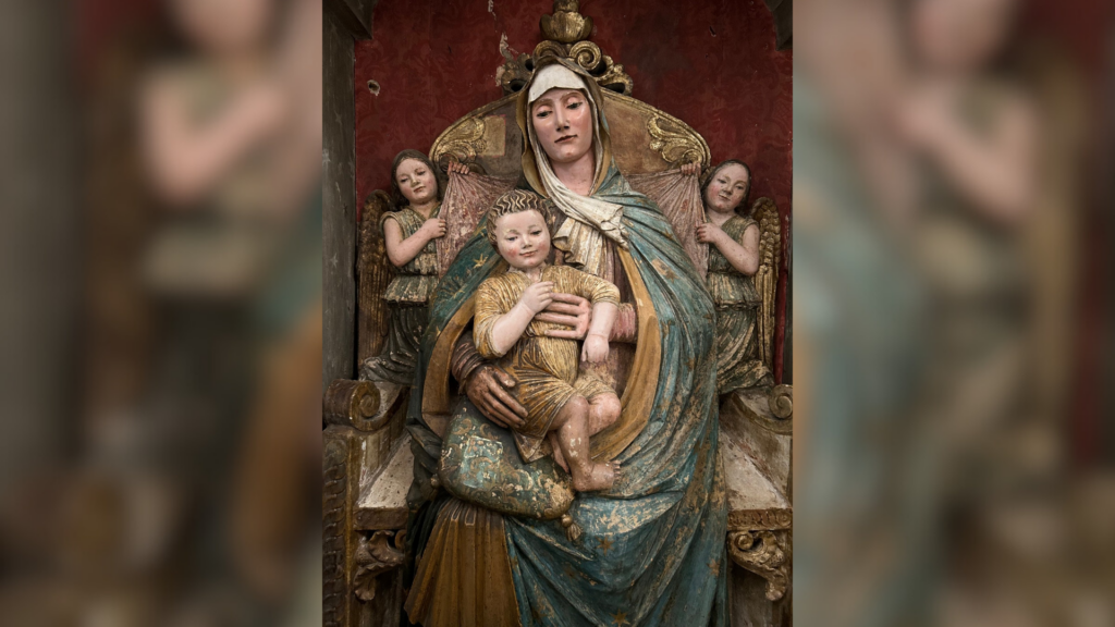Immagine della scultura della Madonna di Terrarossa, a Turi