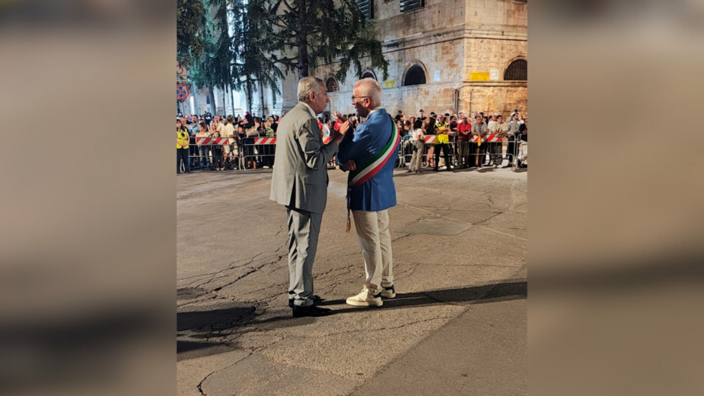 L'assessore alle finanze De Grisantis e il Sindaco di Turi Giuseppe De Tommaso durante le celebrazioni di Sant'Oronzo