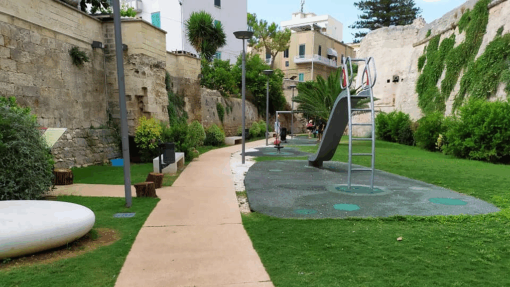 Giardino del Fossato, Monopoli